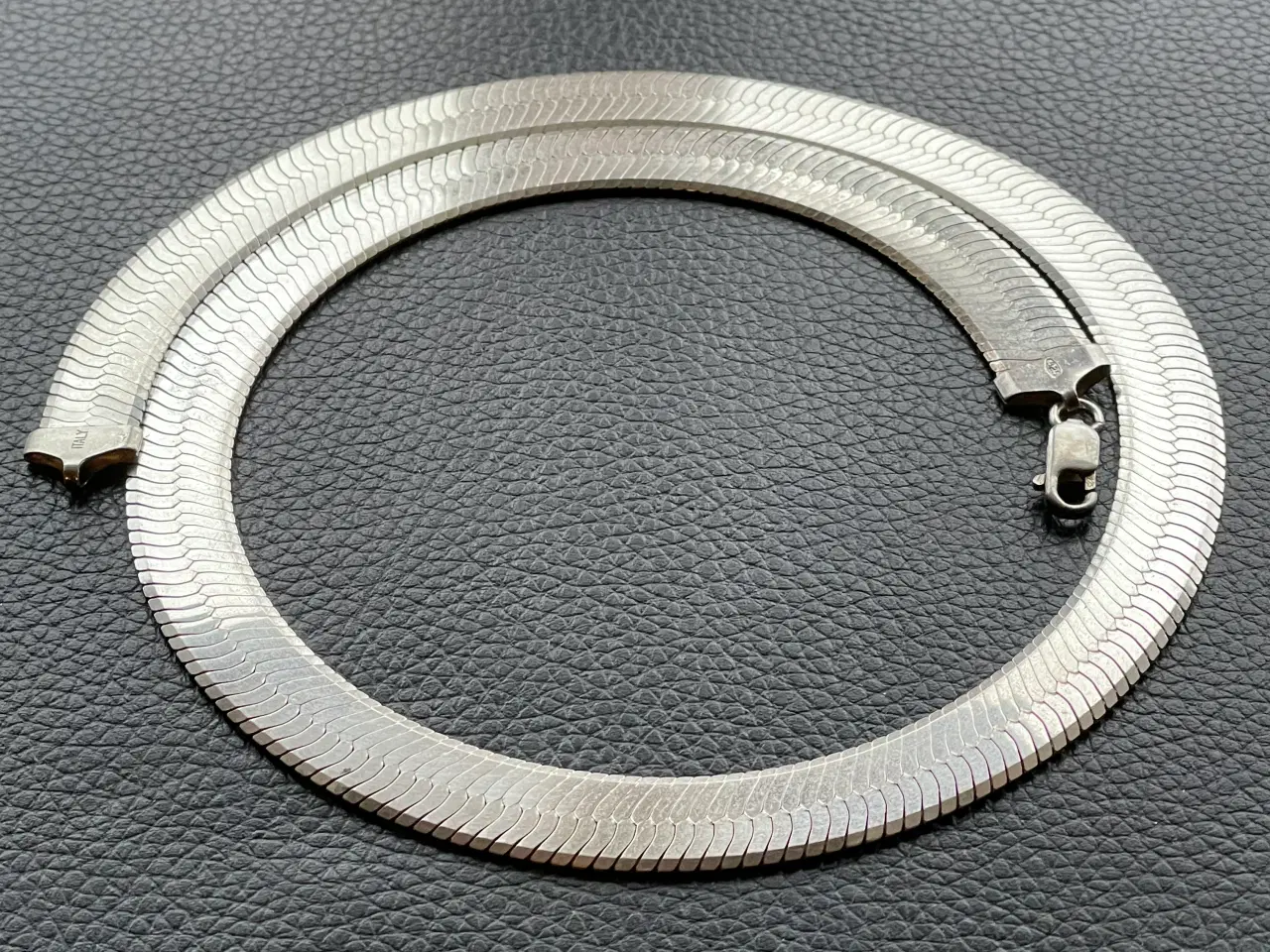 Billede 9 - bred Herringbone sølvhalskæde