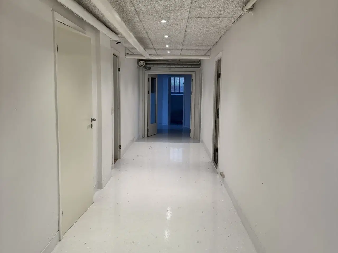 Billede 5 - Kælderlokaler til leje i høj kælder.