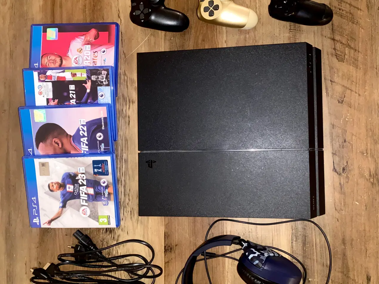 Billede 1 - PLAYSTATION 4 + HEADSET + 3 CONTROLLERE + HDMI