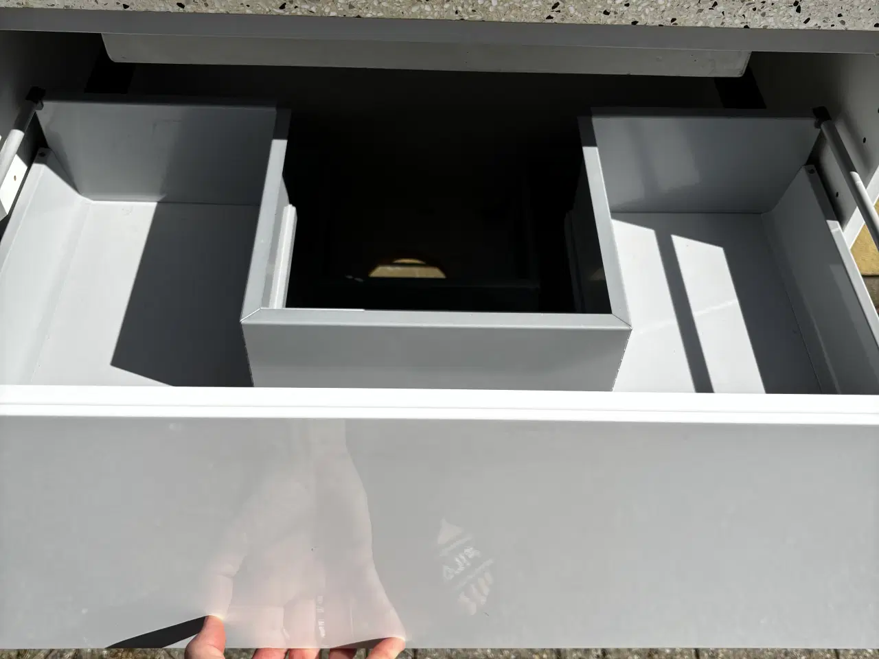 Billede 7 - Skab med vask 