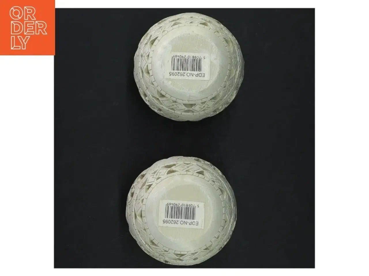 Billede 2 - Dekorative udskårne lysestager (str. H. 9,5 cm. ø. 9,5 cm)