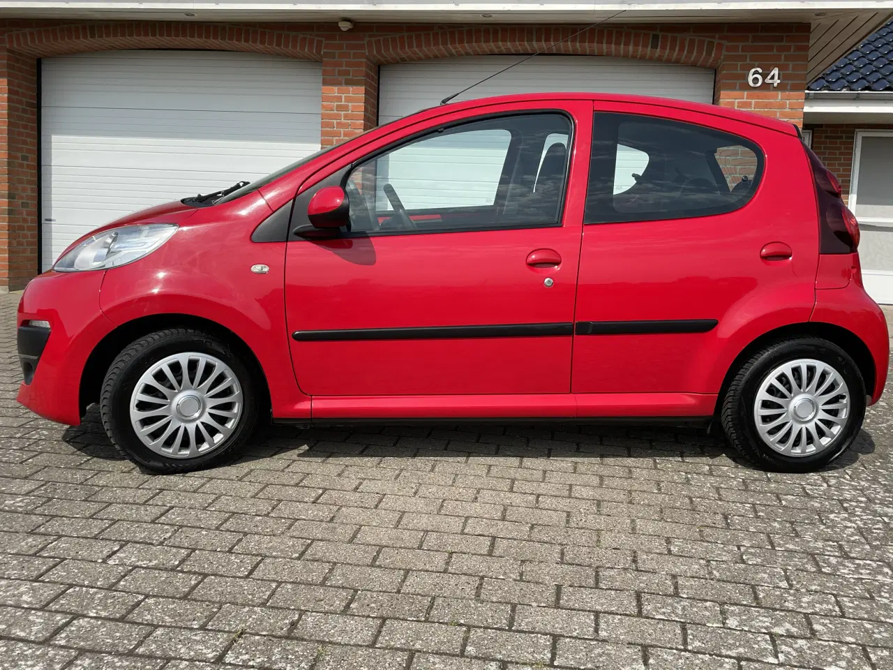 Billede 2 - Peugeot 107  Ekstrem flot, ALLE servise overholdt.