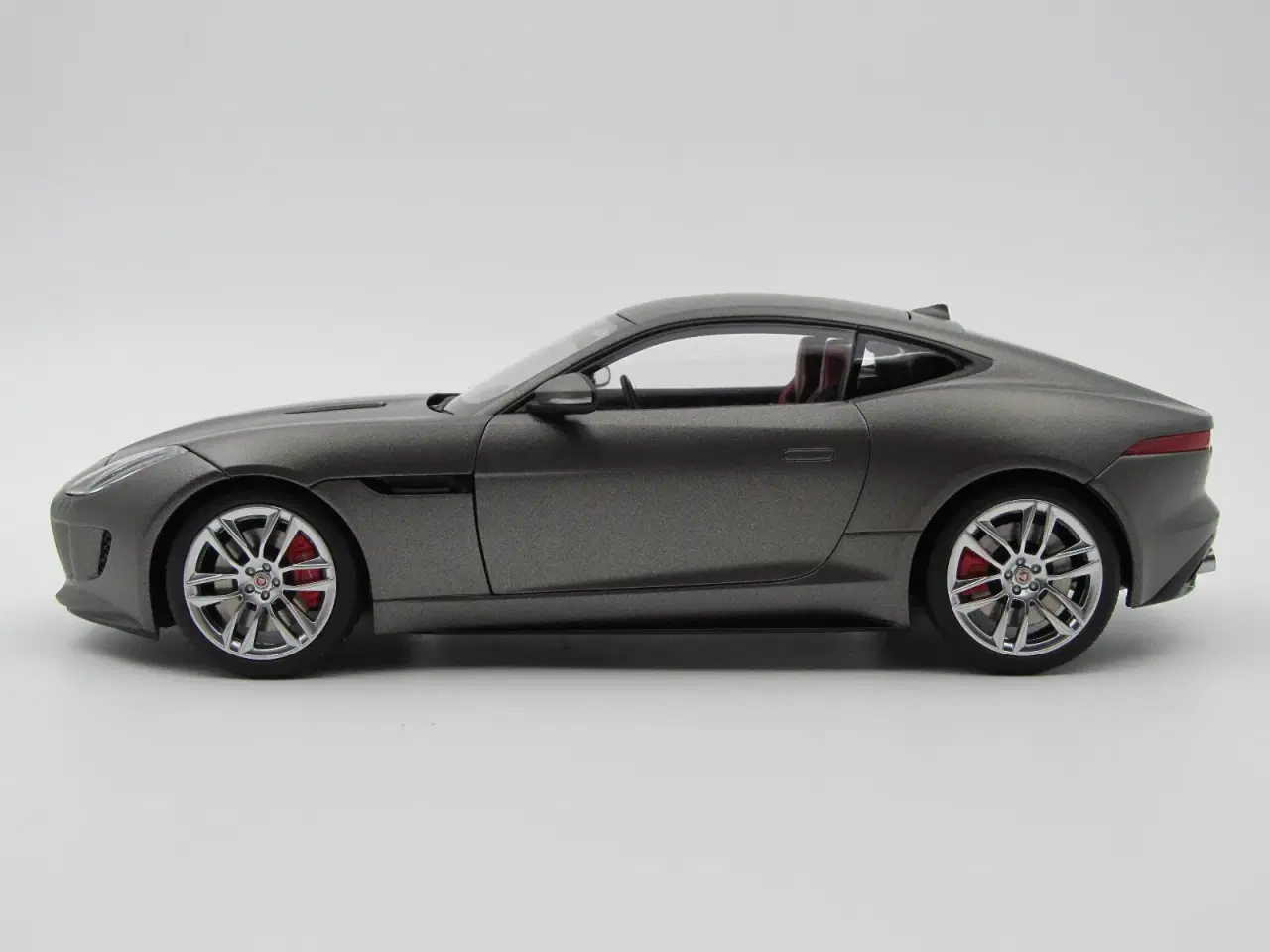 Billede 2 - 2015 Jaguar F-Type R - AUTOart - 1:18