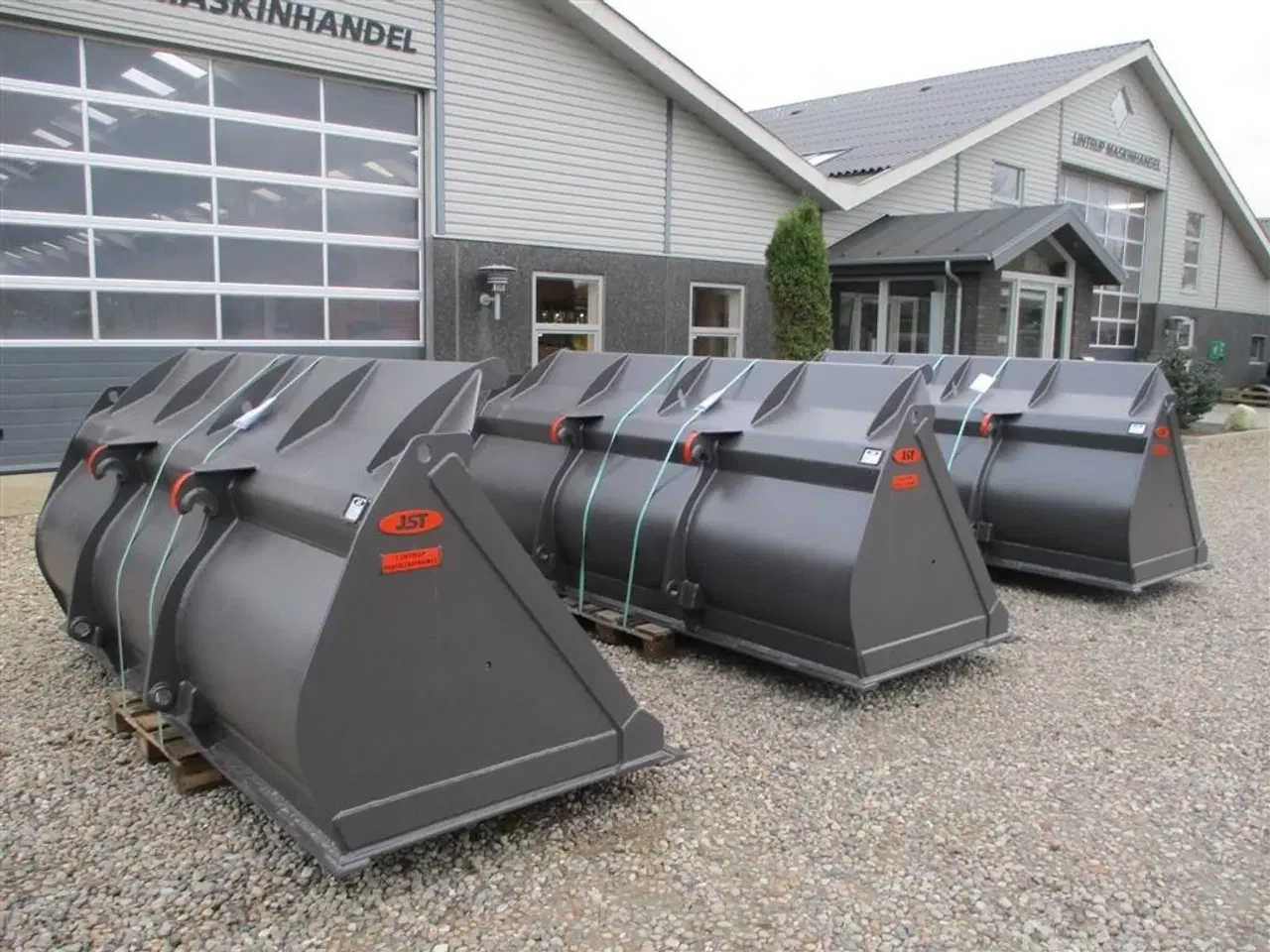 Billede 6 - JST Skovl med volvoskifte 300 bred og tager 3.4m3. Den er opbygget efter alle kunstens regler