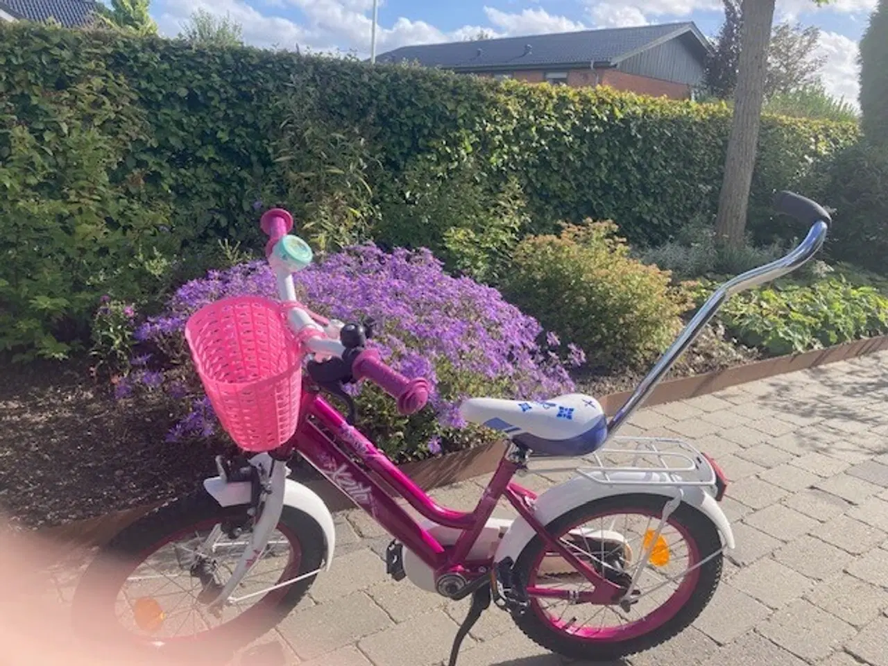 Billede 1 - Pigecykel 16" med støttestang.