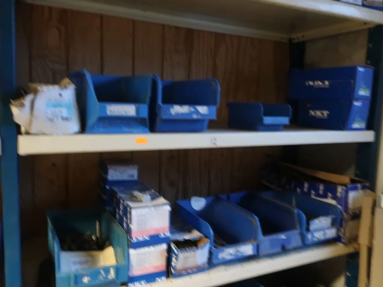 Billede 8 - 4 fag reoler inkl. indhold (se billeder)