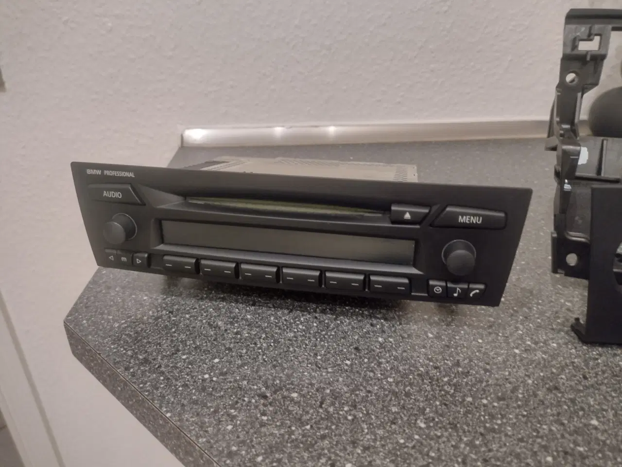 Billede 4 - Radio orginal til en BMW E90 318 I årgang 2006