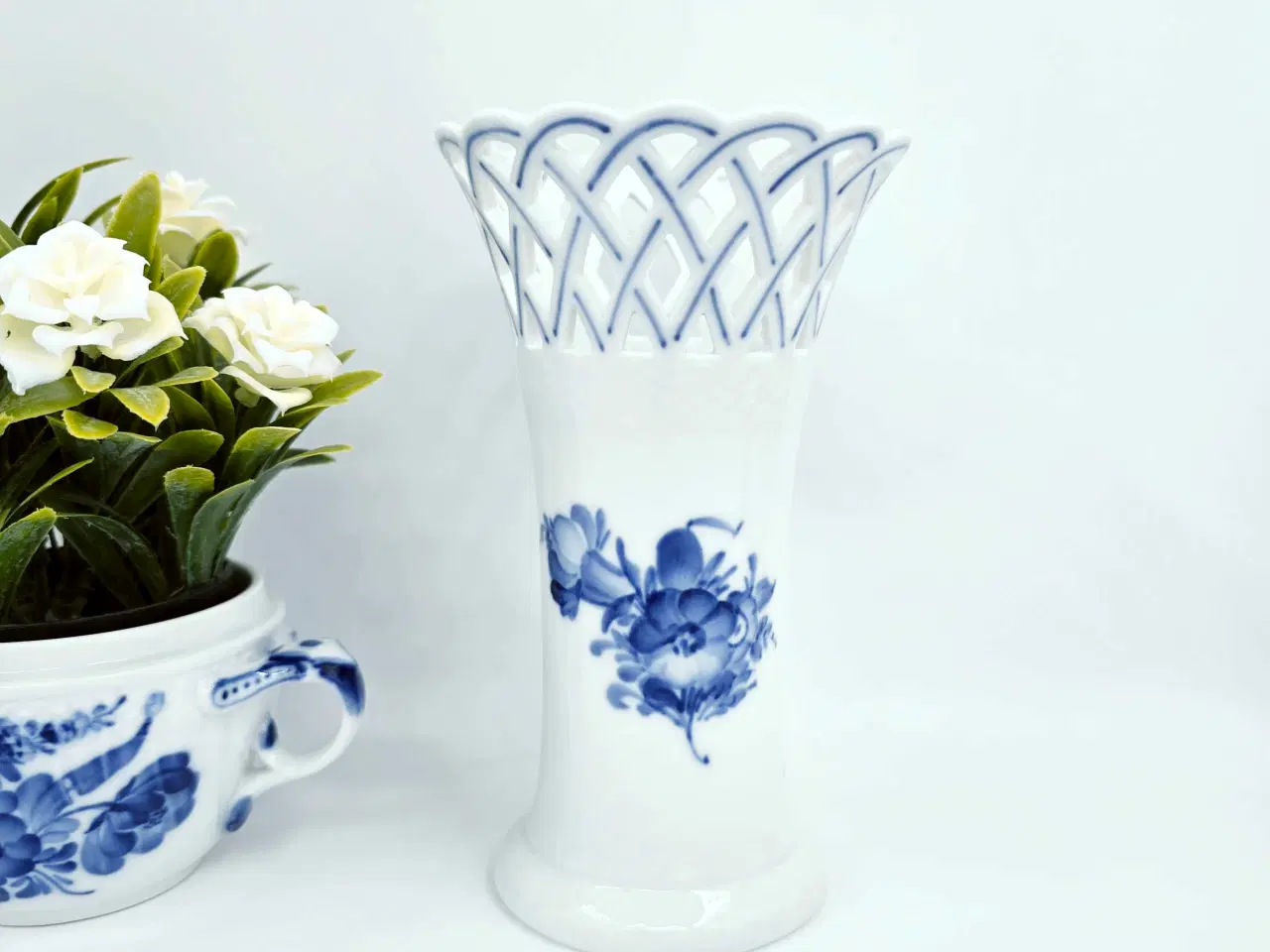 Billede 3 - Royal Copenhagen Blå Blomst Vase med blondekant 