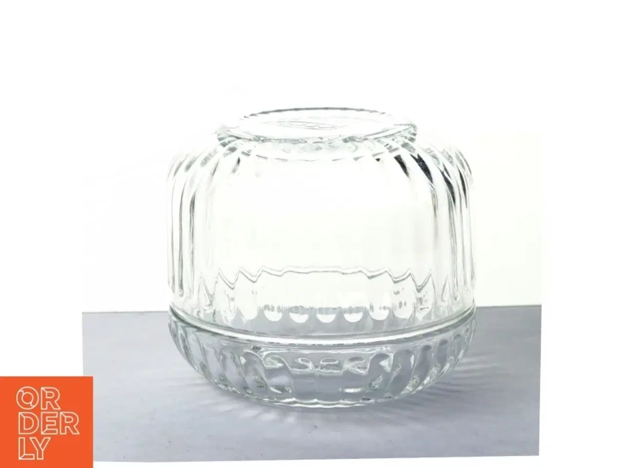Billede 3 - Glas beholder med låg fra Ikea (str. 6 x 10 cm)