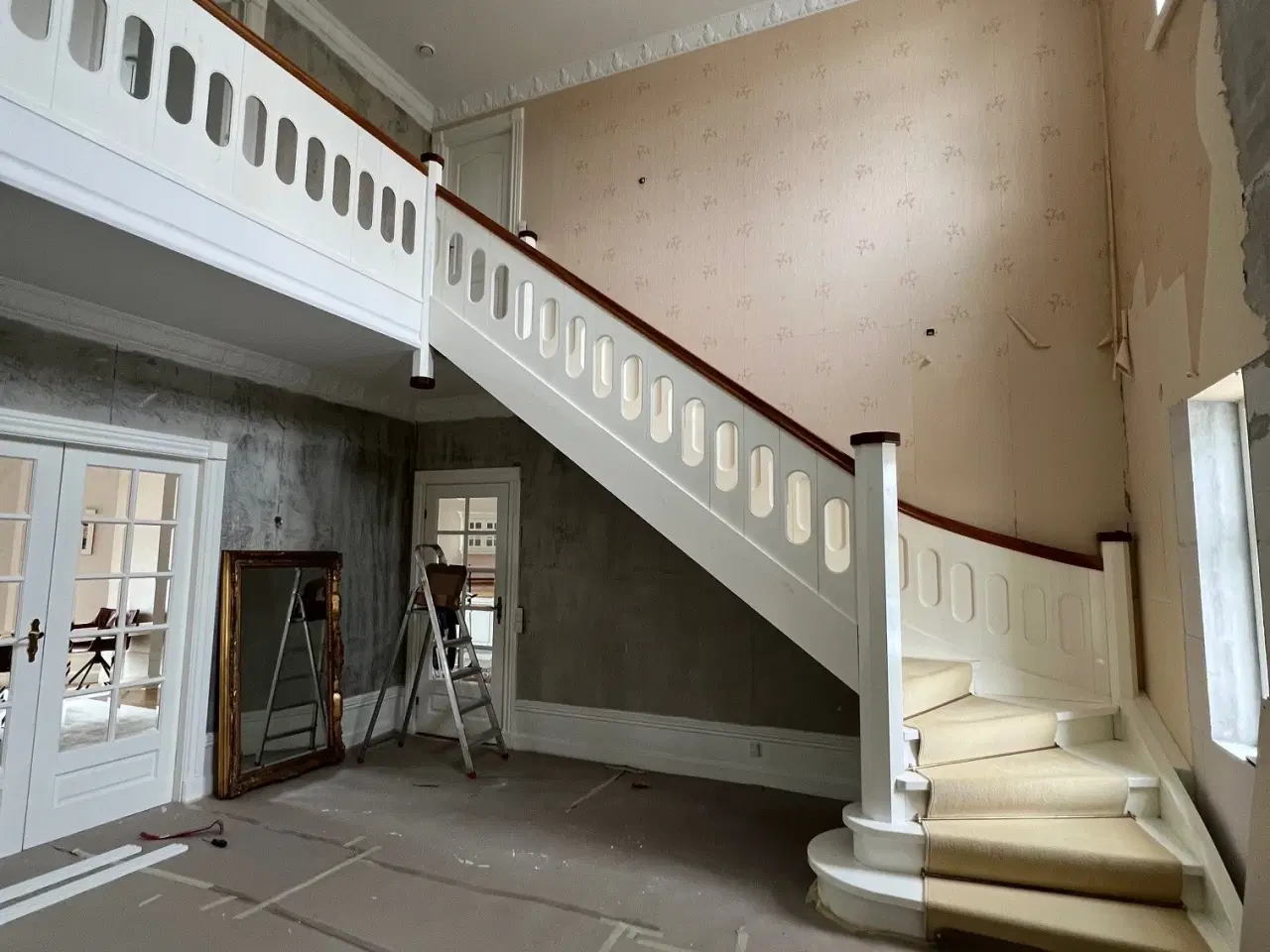 Billede 4 - Håndlavet snedker trappe i malet fyrtræ