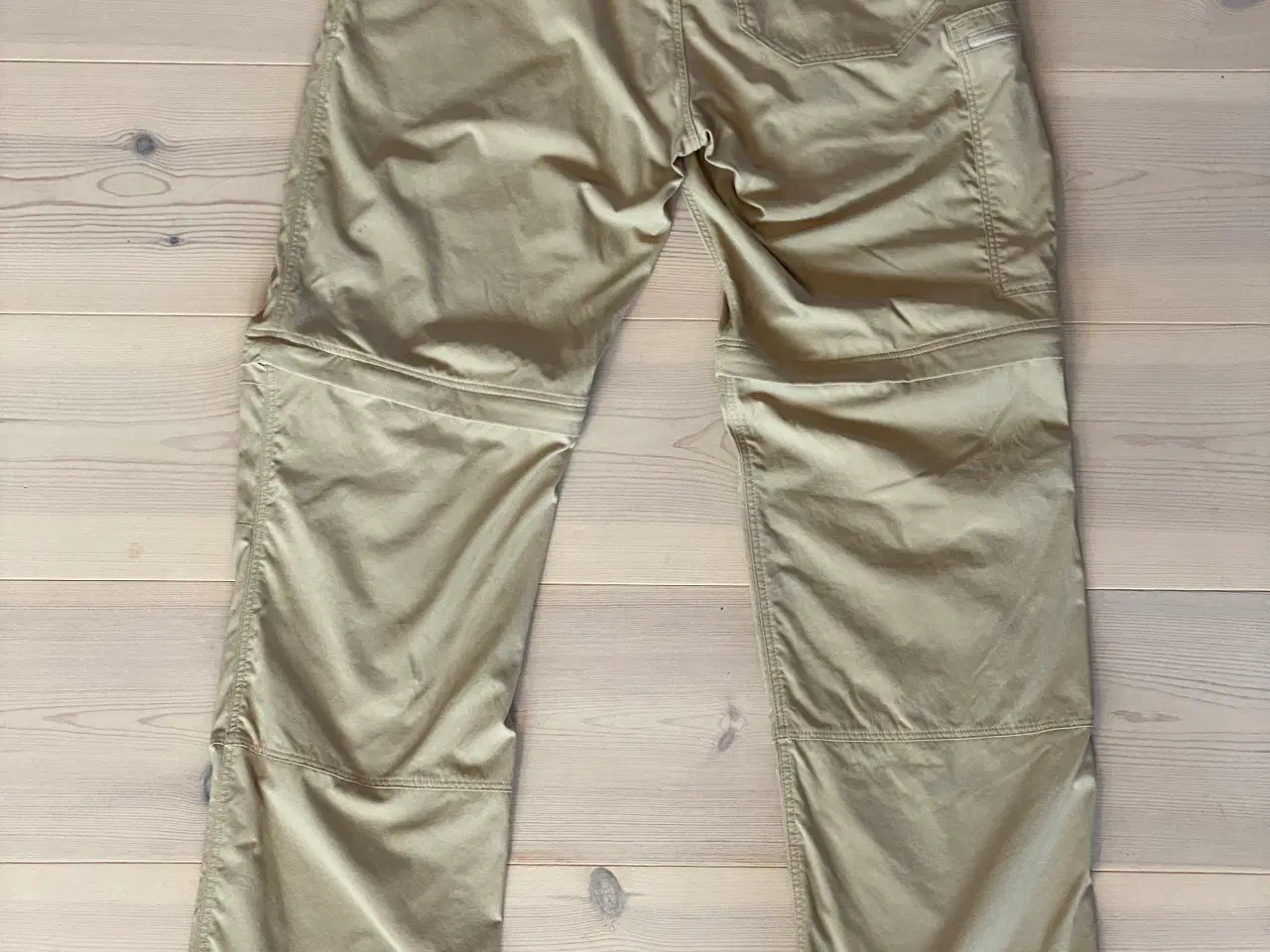 Billede 2 - Beige Haglöfs zip-off bukser str. 46