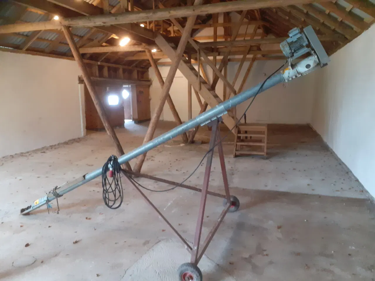 Billede 1 - Kongskilde Ø 102 mm kornsnegl, 4,5 mtr m. stativ.