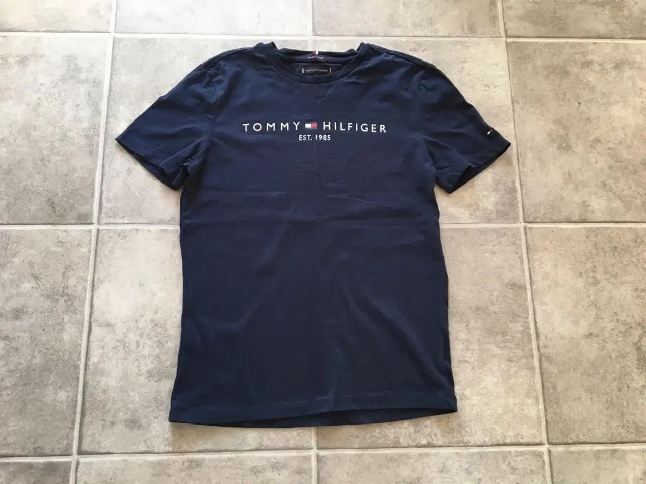 Billede 3 - Tommy Hilfiger t-shirts str. 164