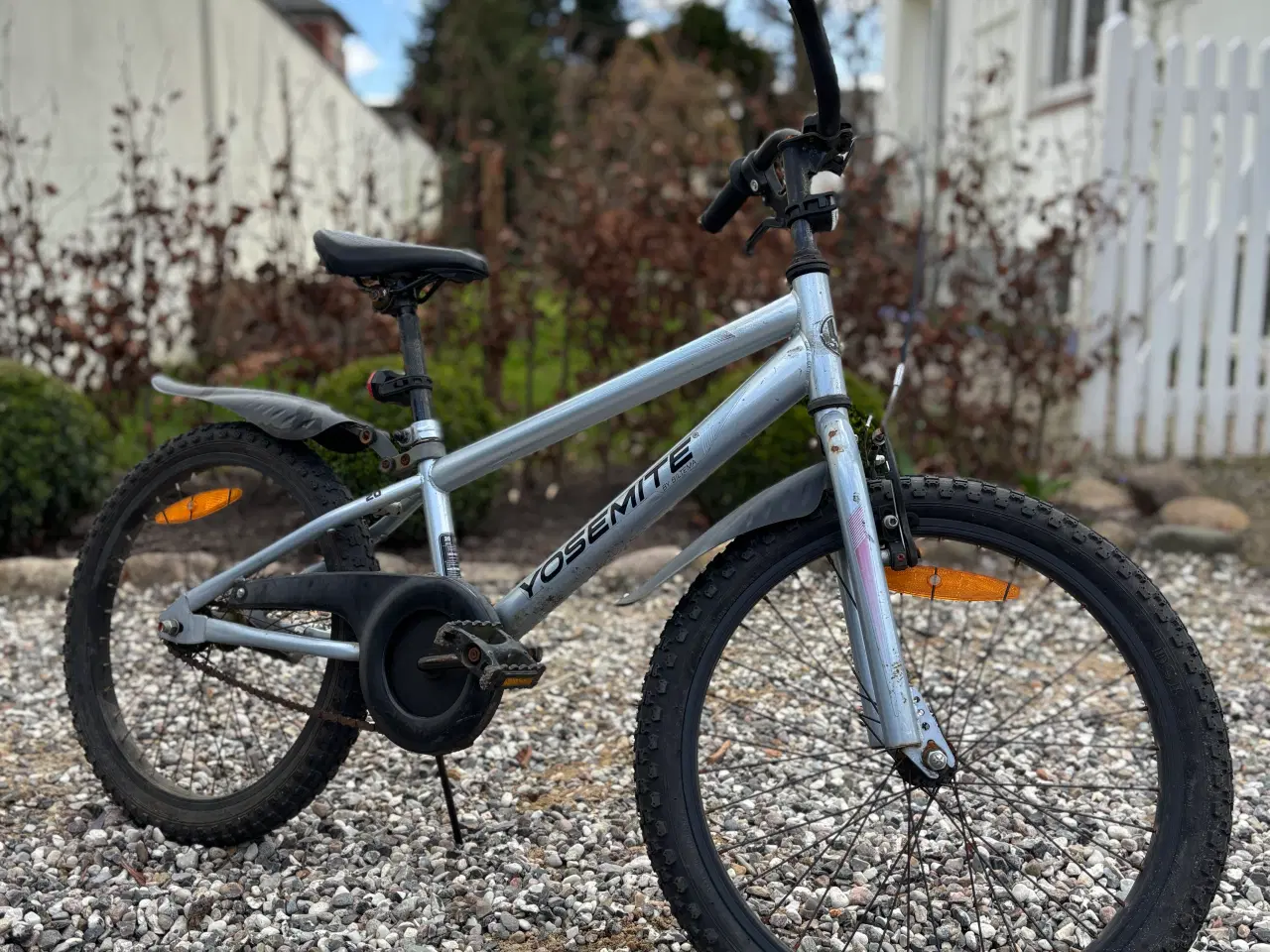 Billede 1 - Børnecykel - 20 tommer med fodbremse