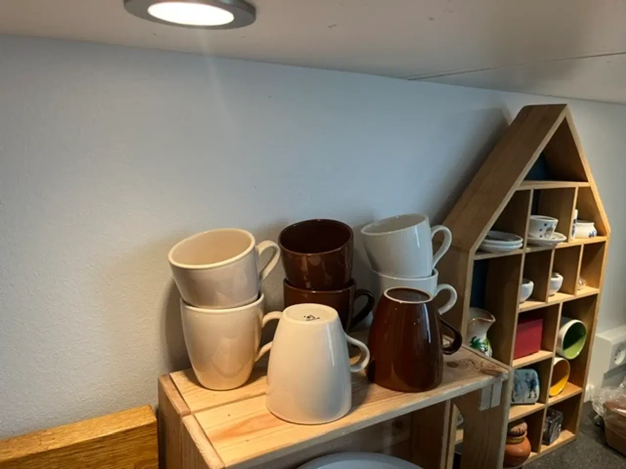 Billede 3 - 8 søde små Galzone porcelænskrus i varme nuancer