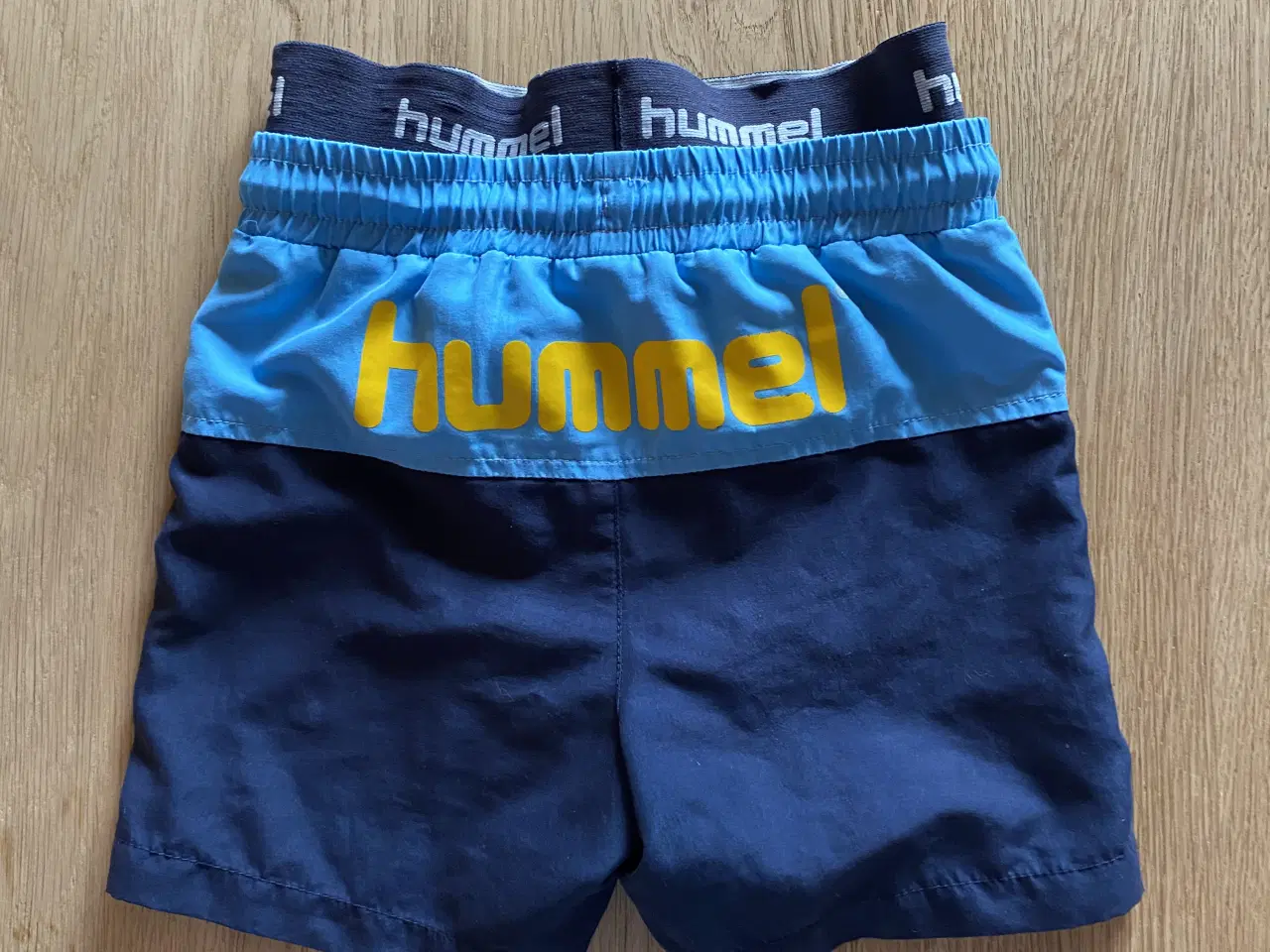 Billede 2 - Hummel badebukser 104