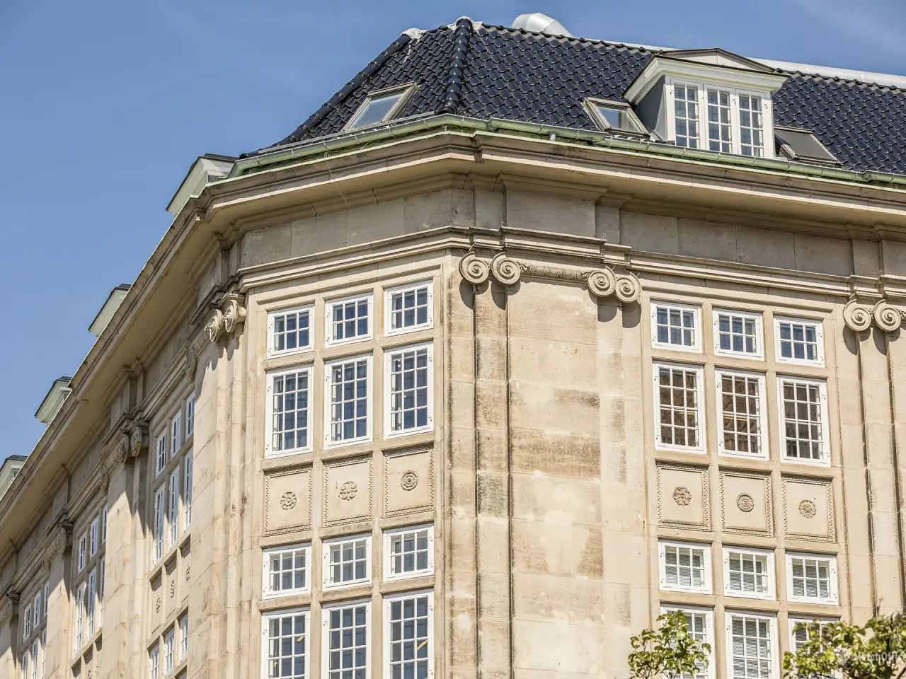 Billede 16 - Markant eksponeret ejendom med et væld af detaljer og en beliggenhed i særklasse