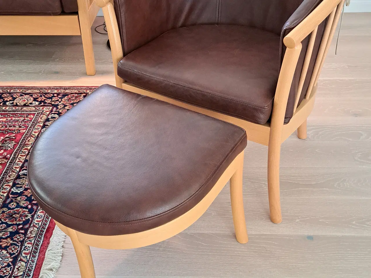 Billede 4 - Flot sofagruppe i lakeret bøg og læder