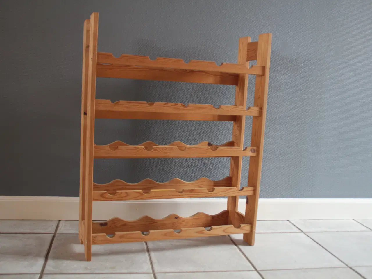 Billede 2 - To 60cm reoler til vinflasker