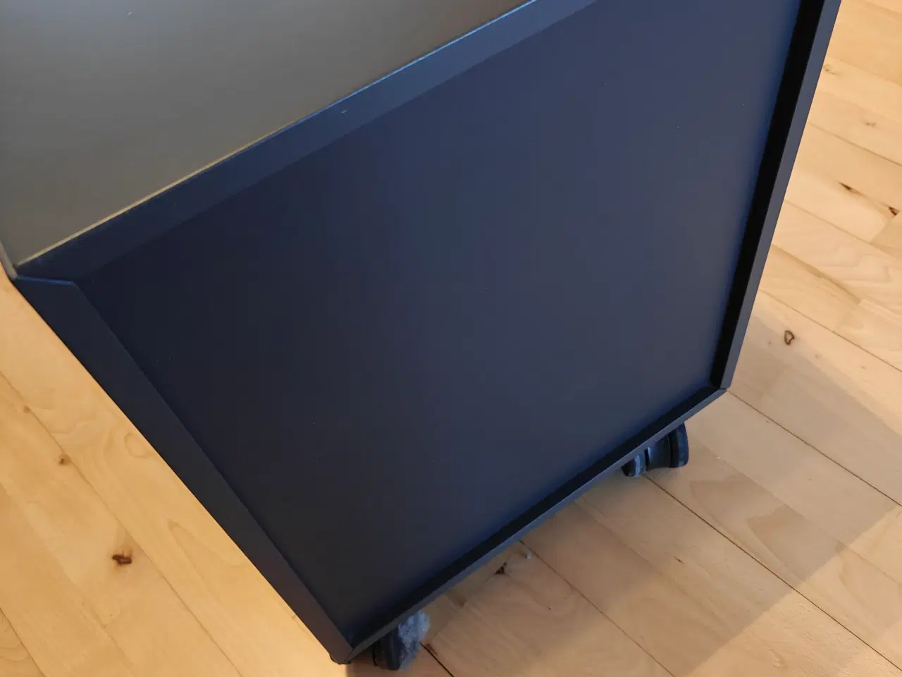 Billede 18 - Hvidt hæve-sænke skrivebord + Skuffeelement