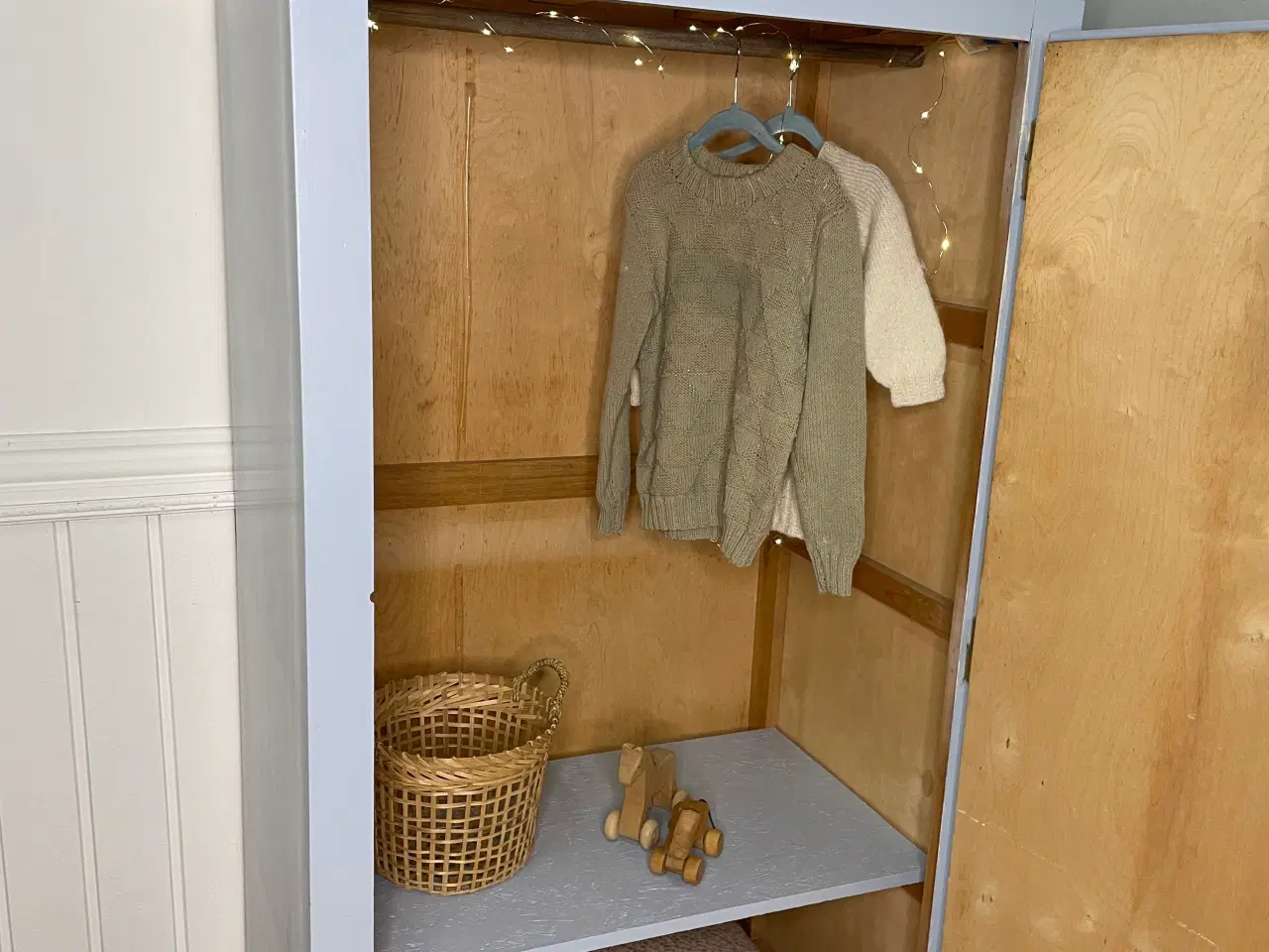 Billede 5 - Lille karlekammerskab 