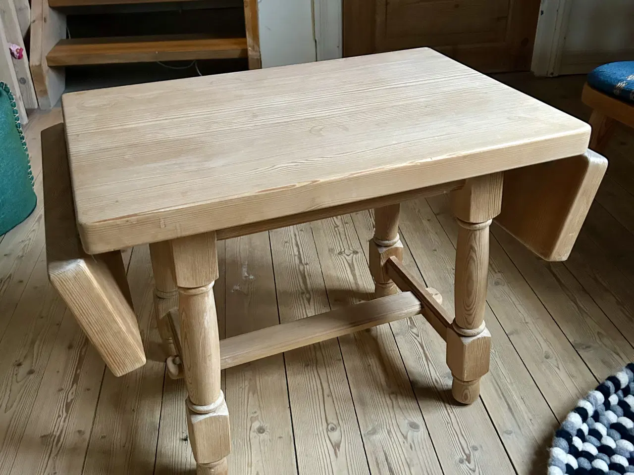 Billede 4 - 2 Peer Gynt stole og sofabord fra norske Krogenæs