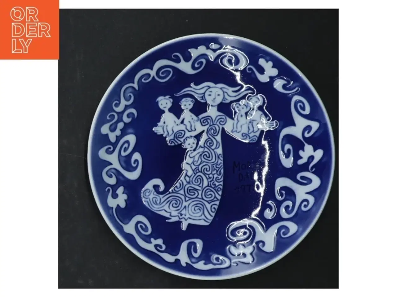 Billede 4 - Royal Copenhagen Mors Dag platter fra Royal Copenhagen (str. Ø. 15 cm. 2 styk)