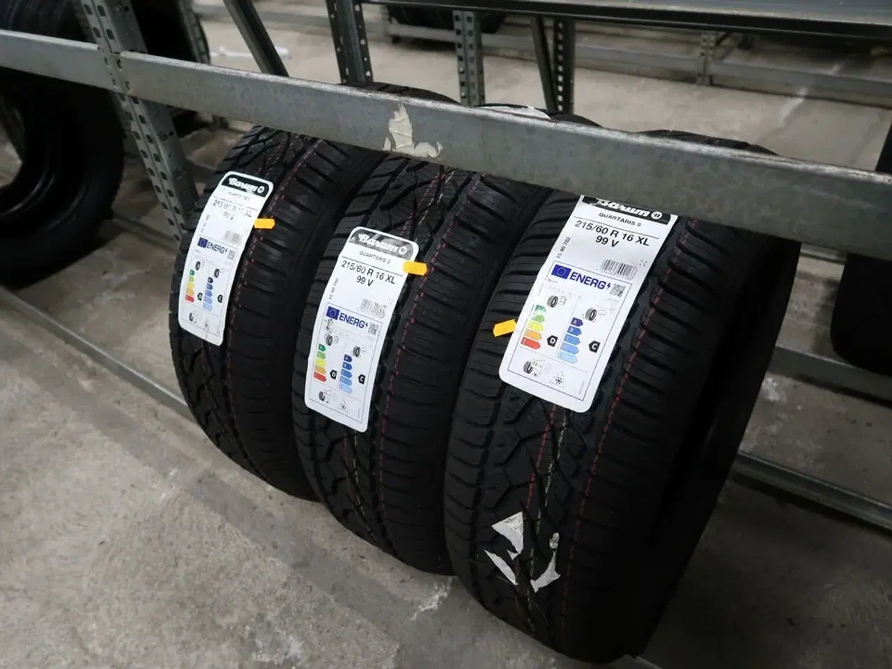 Billede 1 - 3 stk. dæk BARUM 215/60R16XL 99V