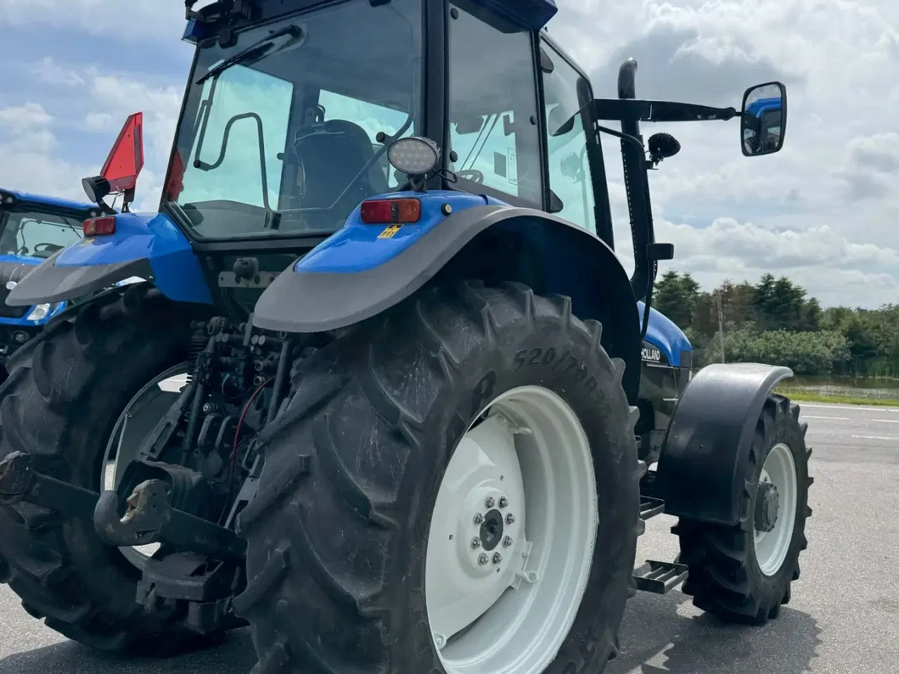 Billede 13 - New Holland TM 125 KUN 3600 TIMER OG AFFJEDRET KABINE!