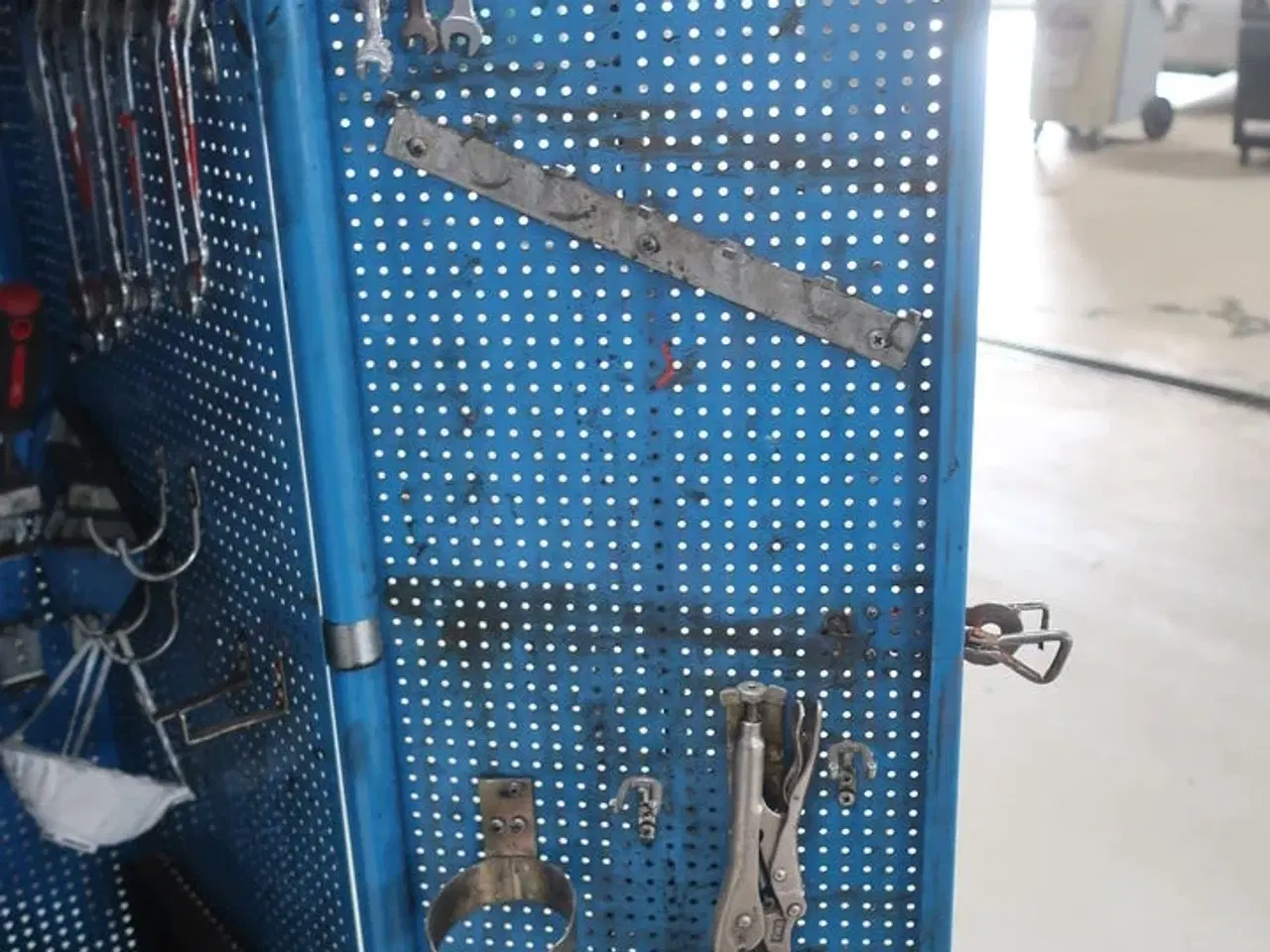 Billede 7 - Værktøjsskab med indhold