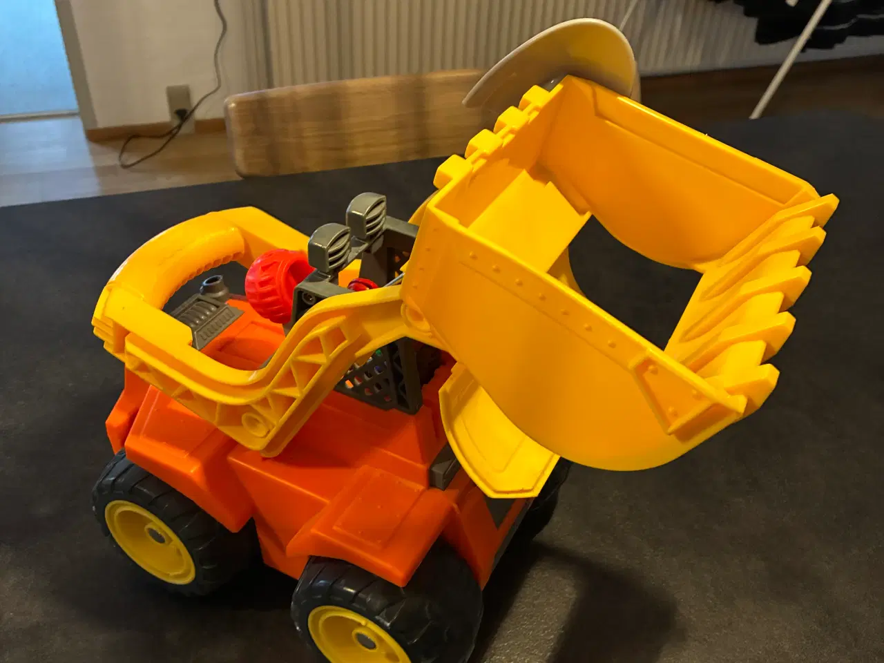 Billede 2 - Stor legetøjsbil