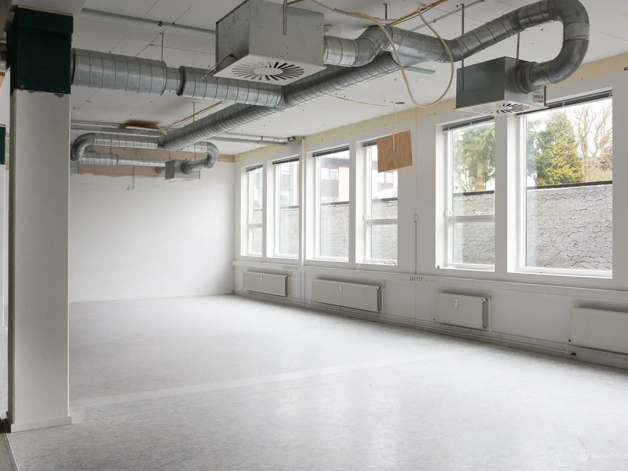 Billede 3 - Veleksponeret og markant kontorlejemål med højt til loftet ved ydre Ringvej