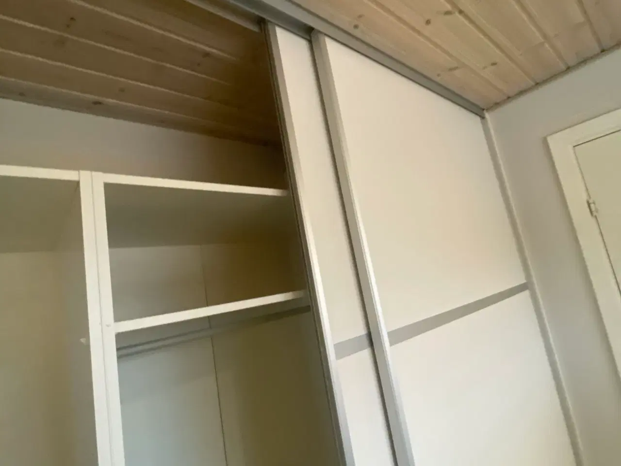 Billede 2 - Skab til indbygning m. Garderobe og hylder