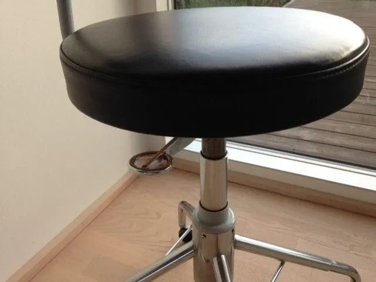 Billede 1 - Retro arbejdsstol/barstol med læder