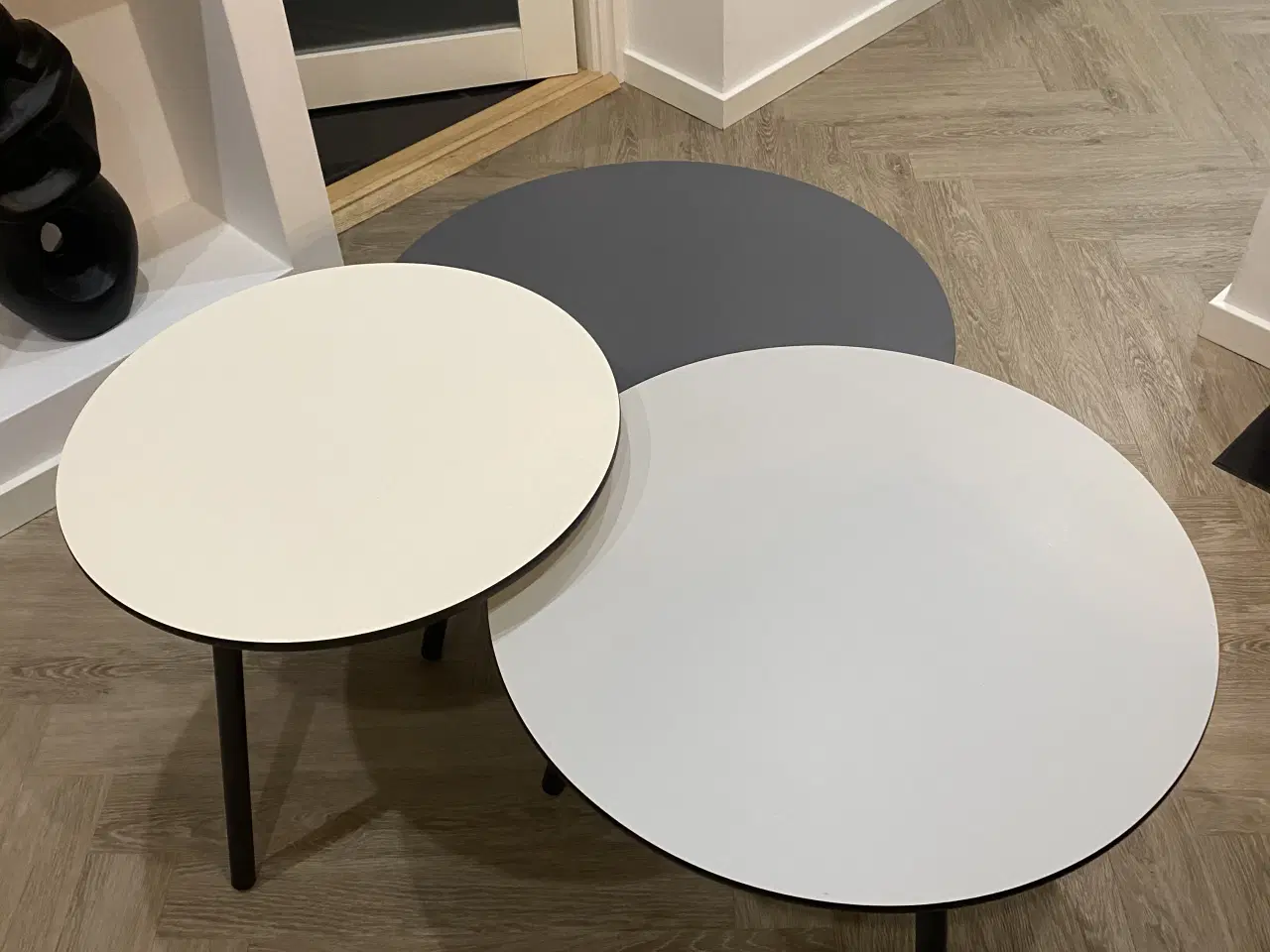 Billede 4 - Flotte moderne indskudsborde.