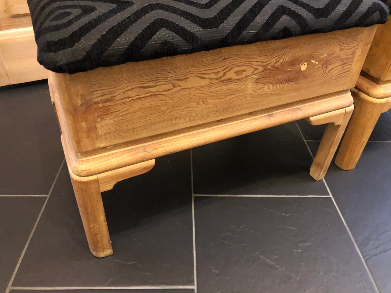 Billede 7 - 2 skamler i fyrretræ med opbevaring