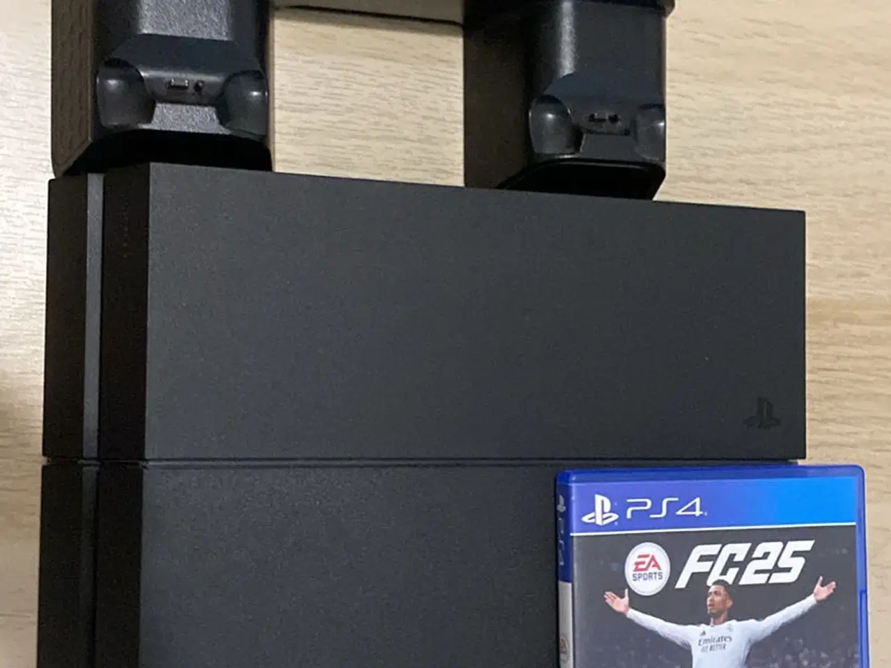 Billede 1 - Ps4+Fc25+Hdmi+Cooling station+2 controlers