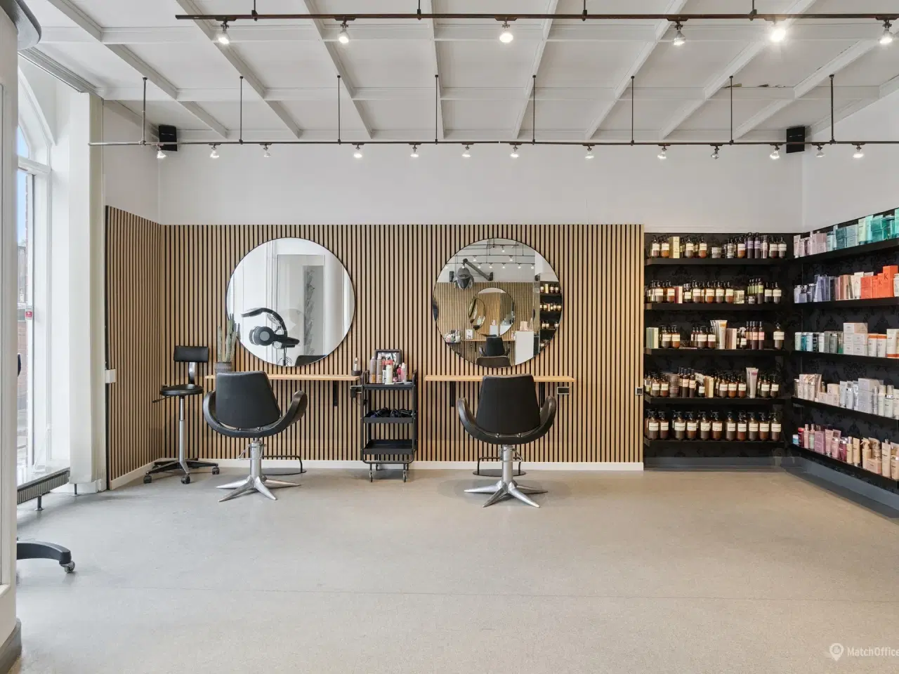 Billede 4 - Velbeliggende frisørsalon til afståelse
