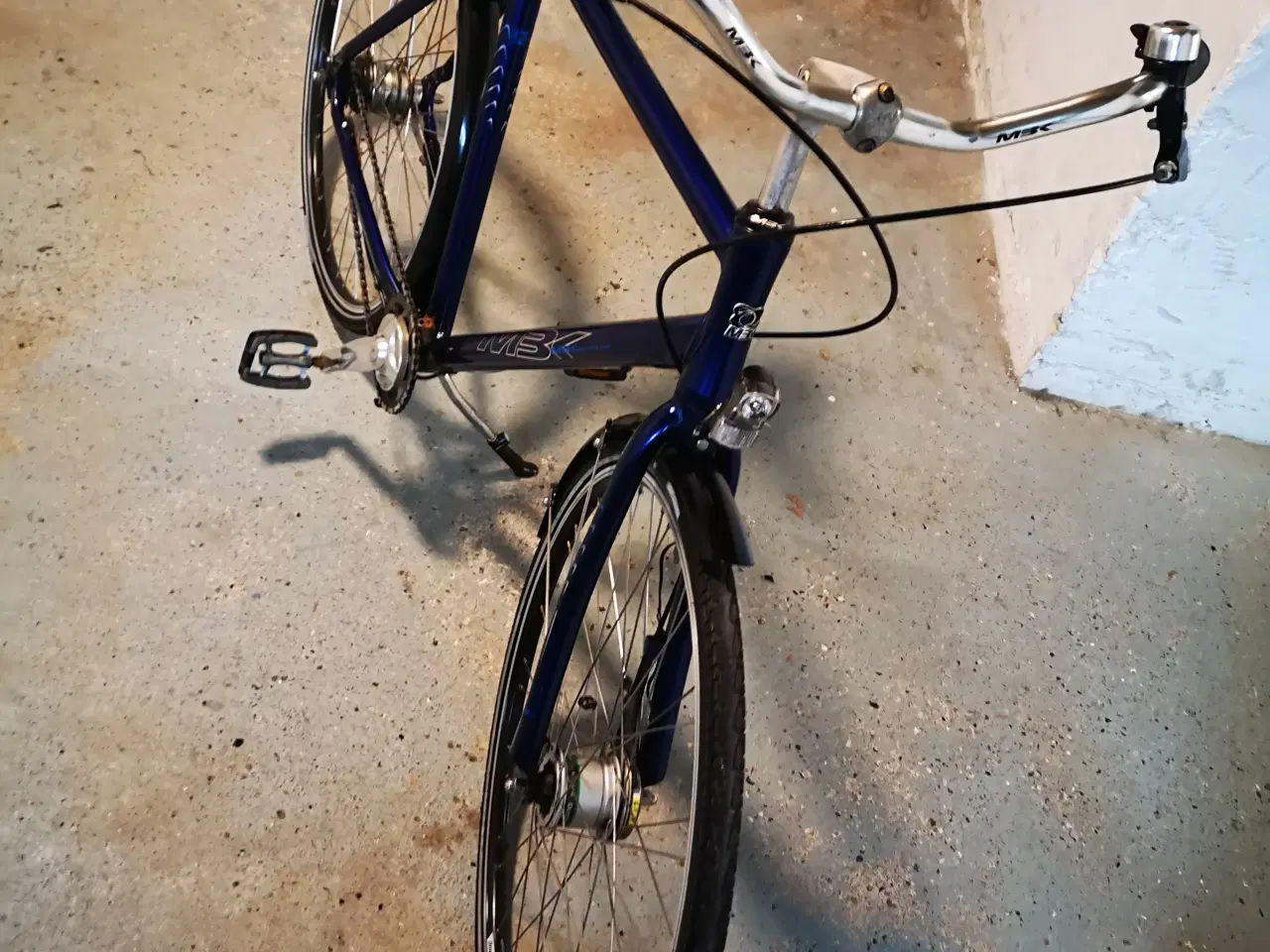 Billede 10 - MBK 28" 58 cm høj 7 gear , Dæk som ny, forlygte me