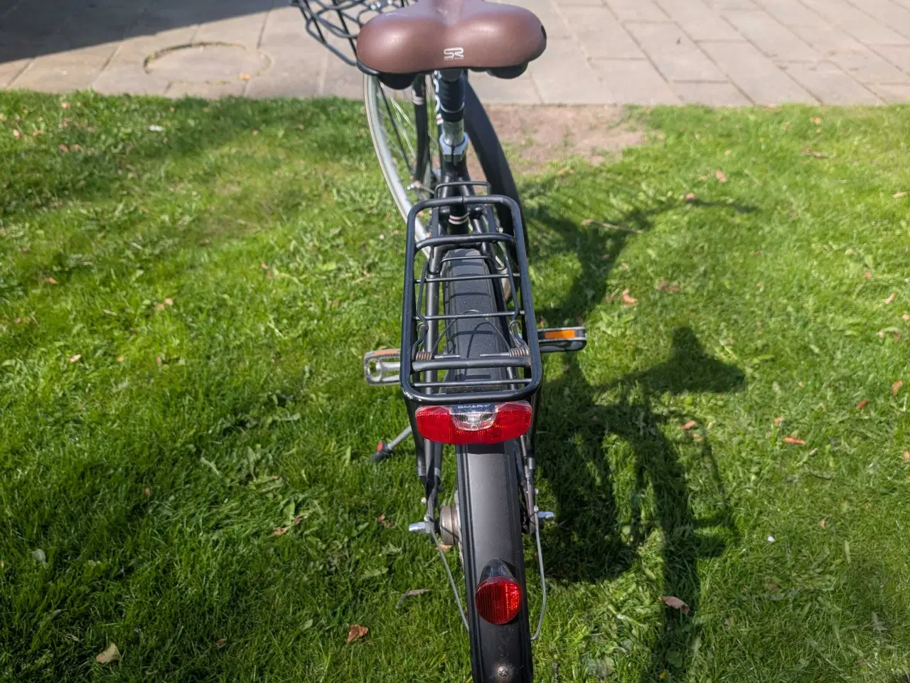 Billede 2 - Fin Sco damecykel med fast kurv
