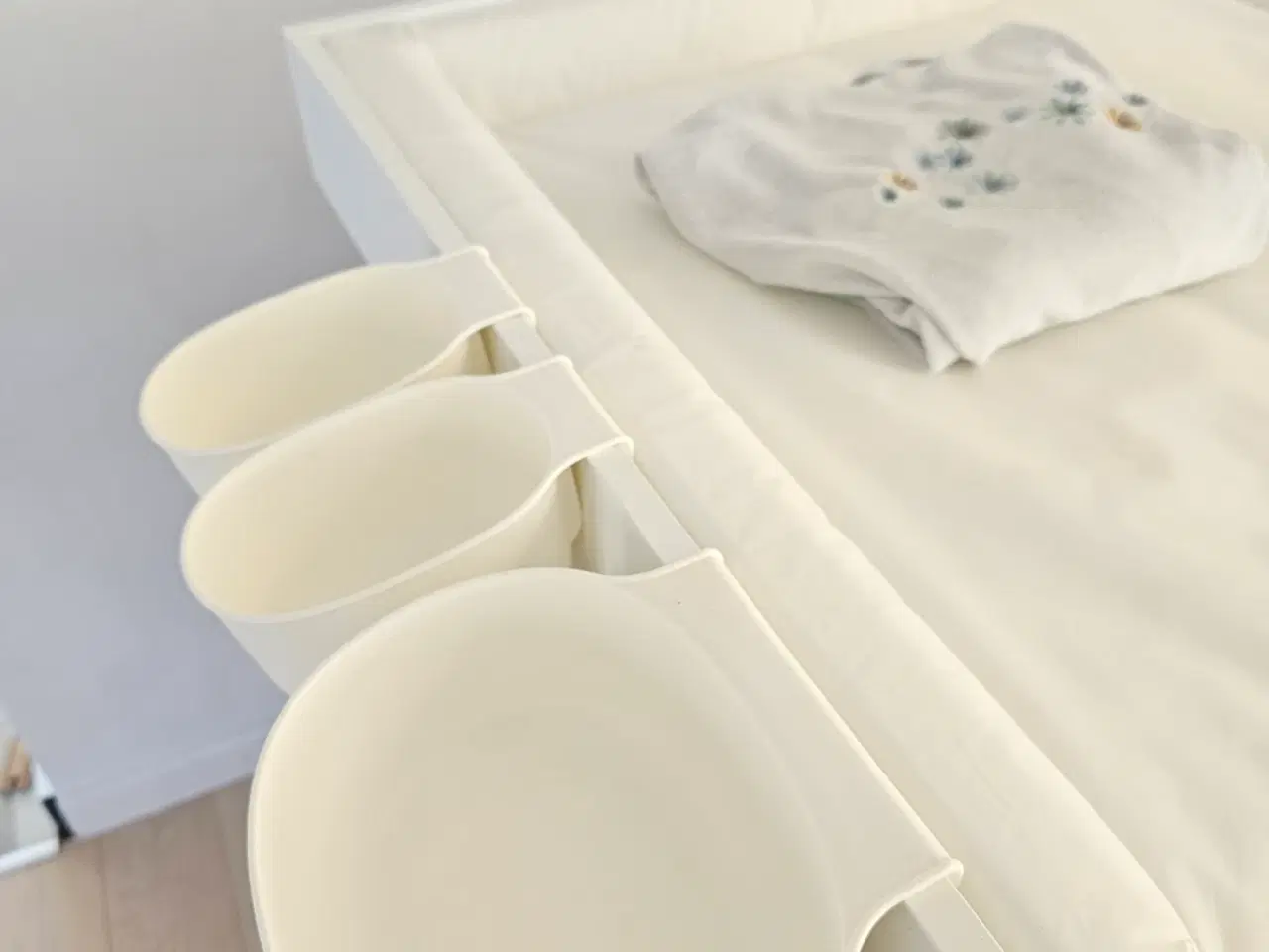 Billede 6 - Hemnes-kommode fra Ikea med 8 skuffer & pusleplads