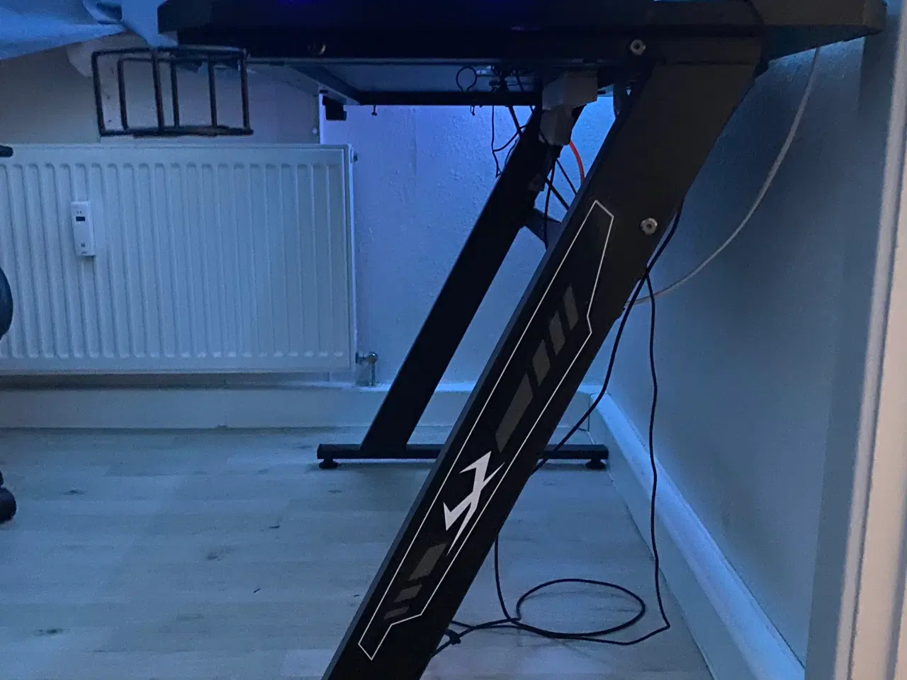 Billede 5 - Stilrent gamingbord perfekt til dit setup