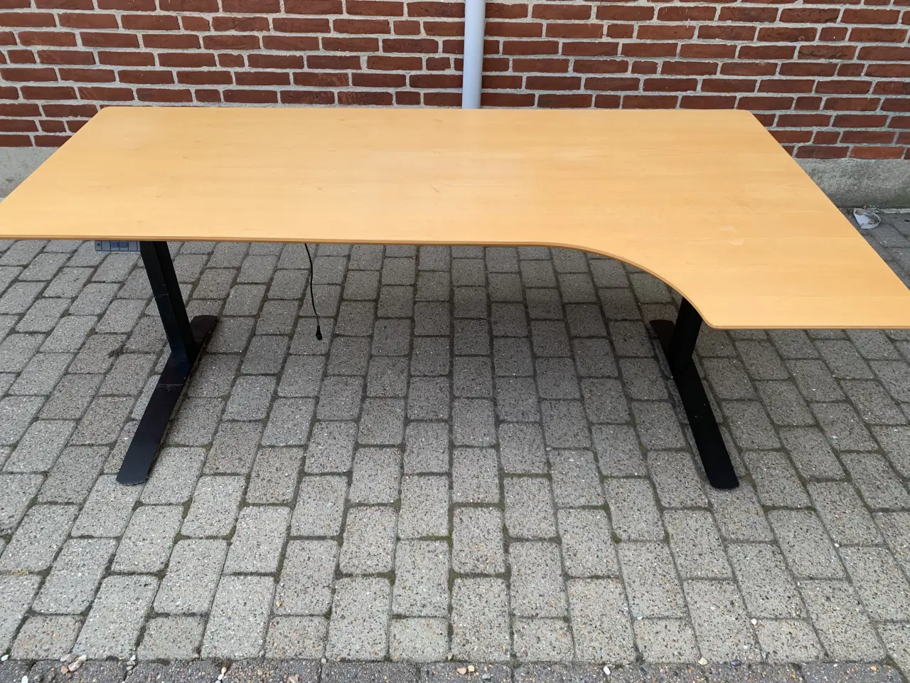 Billede 2 - hævesænke skrivebord/værkstedsbord. 