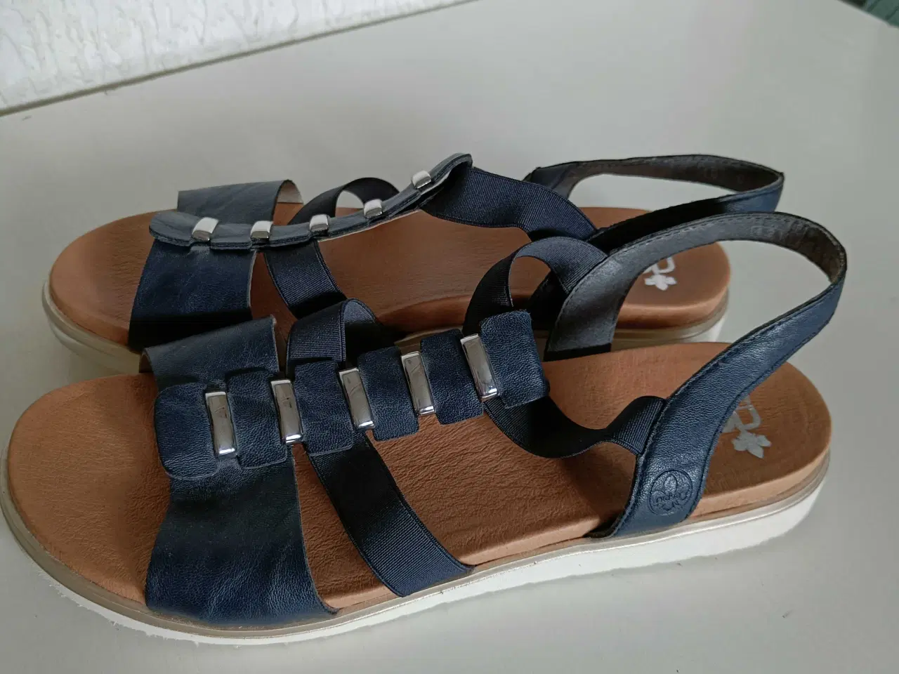 Billede 2 - Rieker sort læder sandaler 42str 