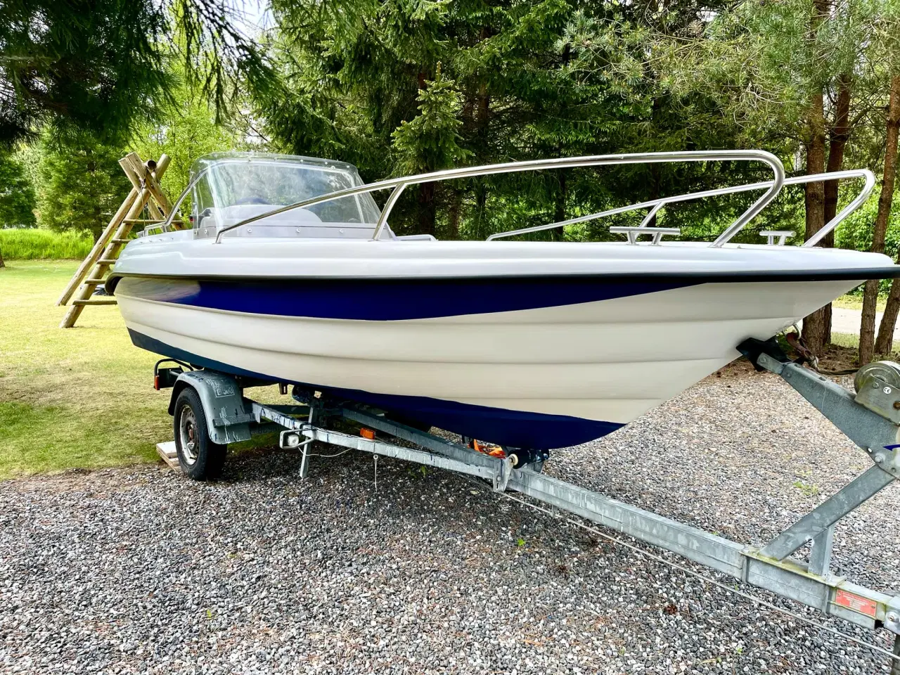 Billede 1 - Bella 510 R styrpultsbåd 90hk med bådtrailer