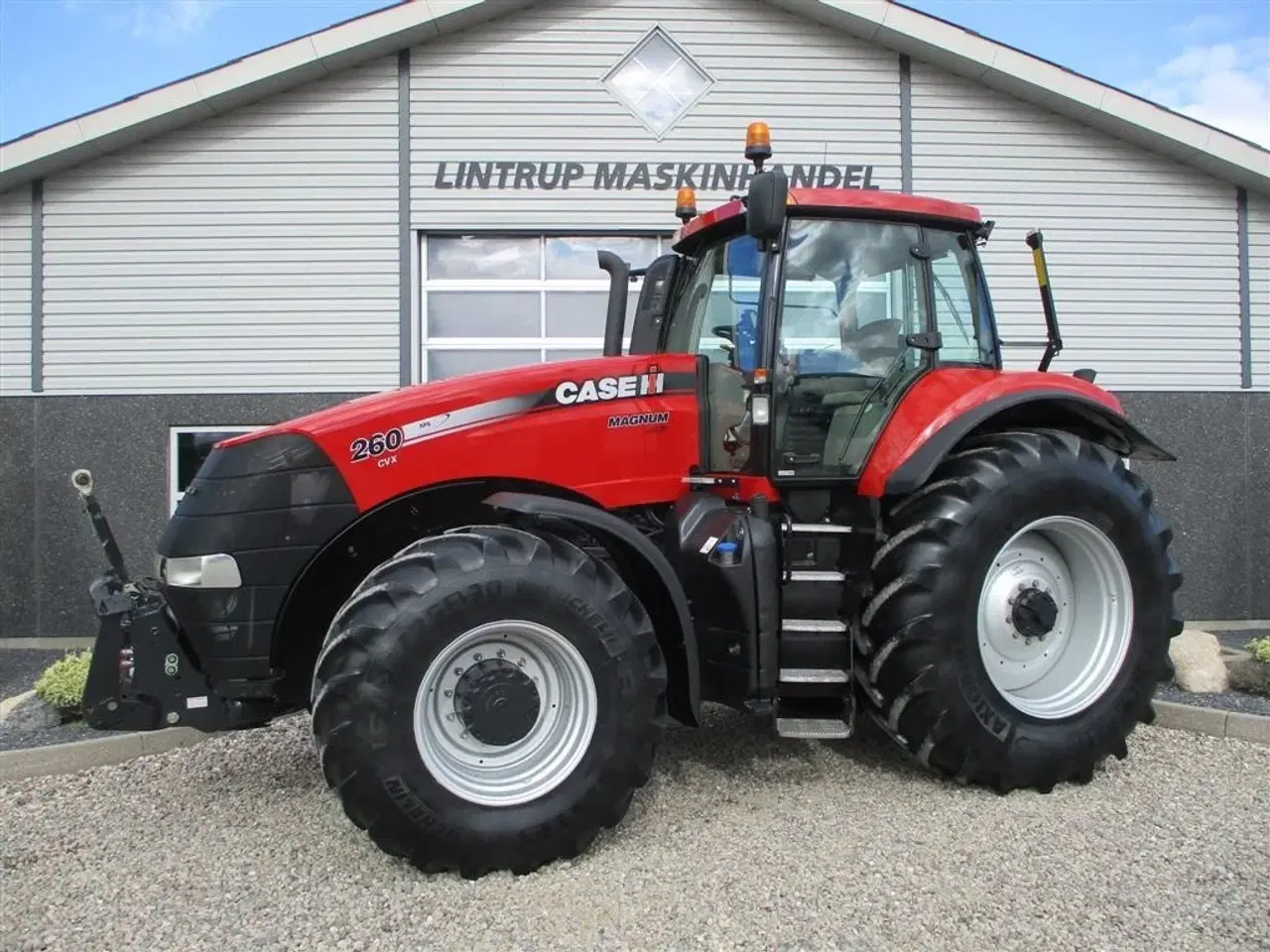 Billede 1 - Case IH MAGNUM 260 CVX med frontlift, affjedret foraksel og affjedret kabine.