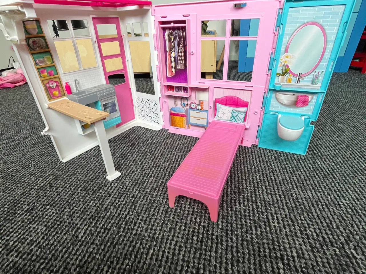 Billede 6 - Barbiehuse mm.