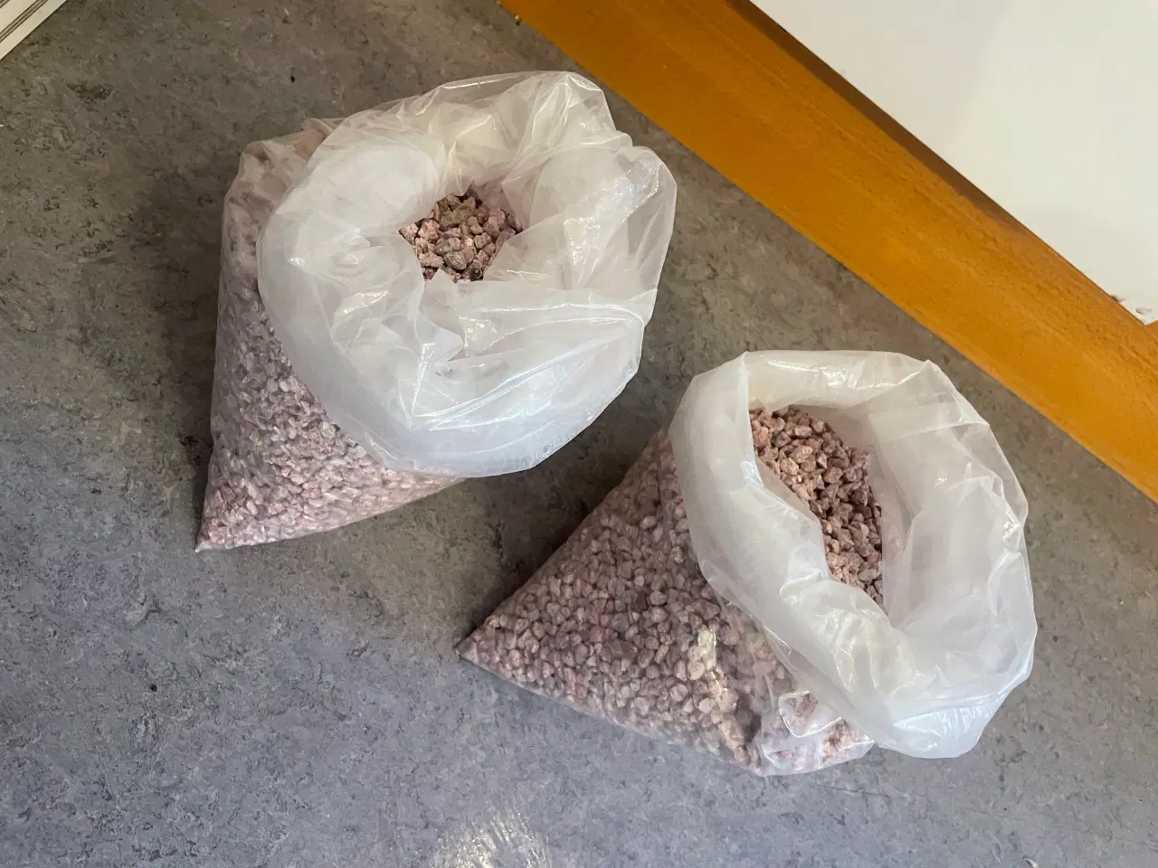 Billede 1 - Granit skærver lyserød i sække til 100 l akvarie