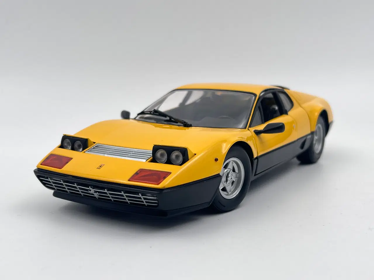 Billede 1 - 1976 Ferrari 512 BB Giallo Fly - Kyosho - 1:18  