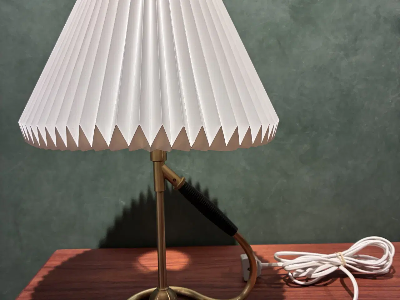 Billede 1 - Den virkelig smukke Le Klint model 306 lampe 
